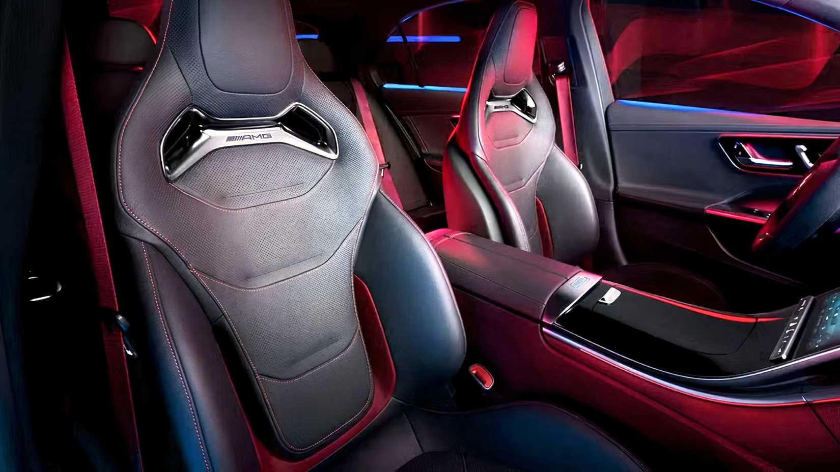 2026 Mercedes-AMG C43 front seats