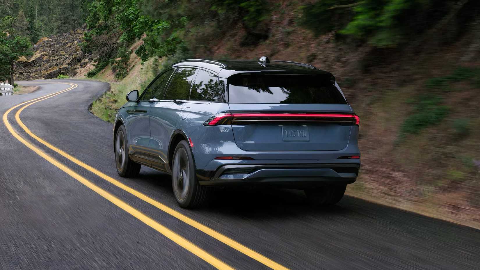 2026 Lincoln Nautilus Hybrid rear 3/4 action