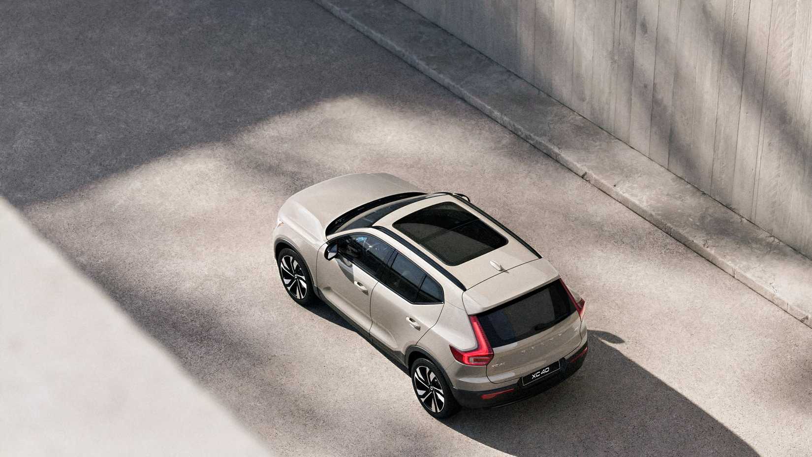 2026 Volvo XC40 rear 3/4