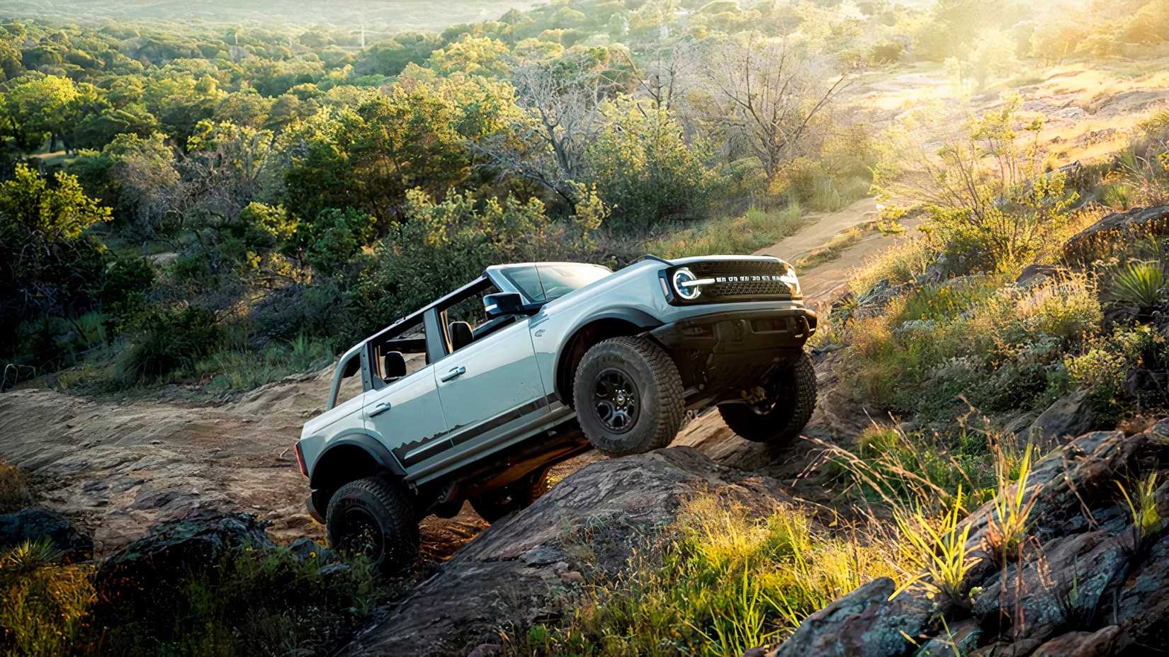 2026 Ford Bronco in blue side 3/4