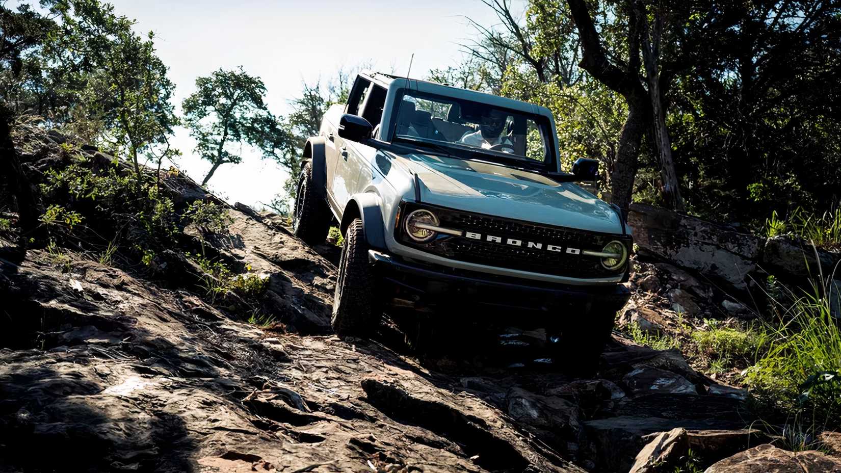 2026 Ford Bronco convertible front 3/4