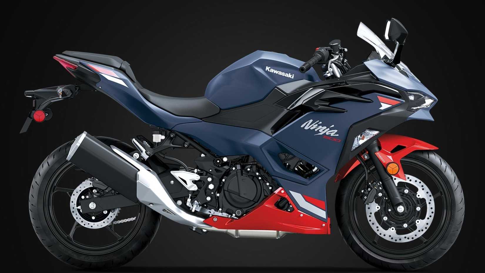 Foto de perfil da Kawasaki Ninja 500 na opção de cor Metallic Matte Twilight Blue/Candy Persimmon Red