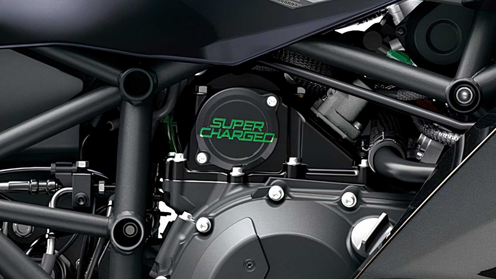 Kawasaki Ninja H2 SX close-up do motor