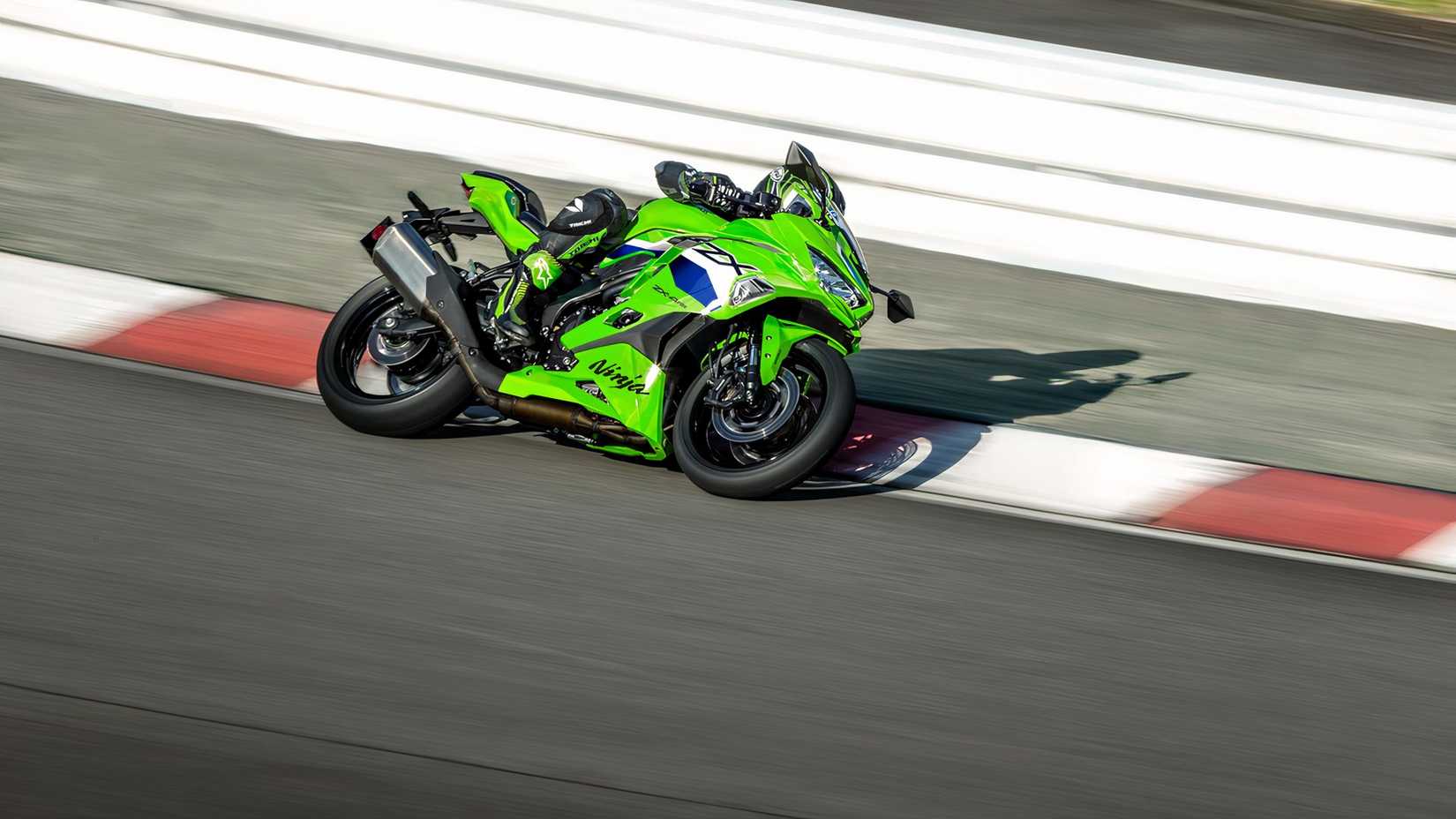 Kawasaki Ninja ZX-4RR em curvas de alta velocidade