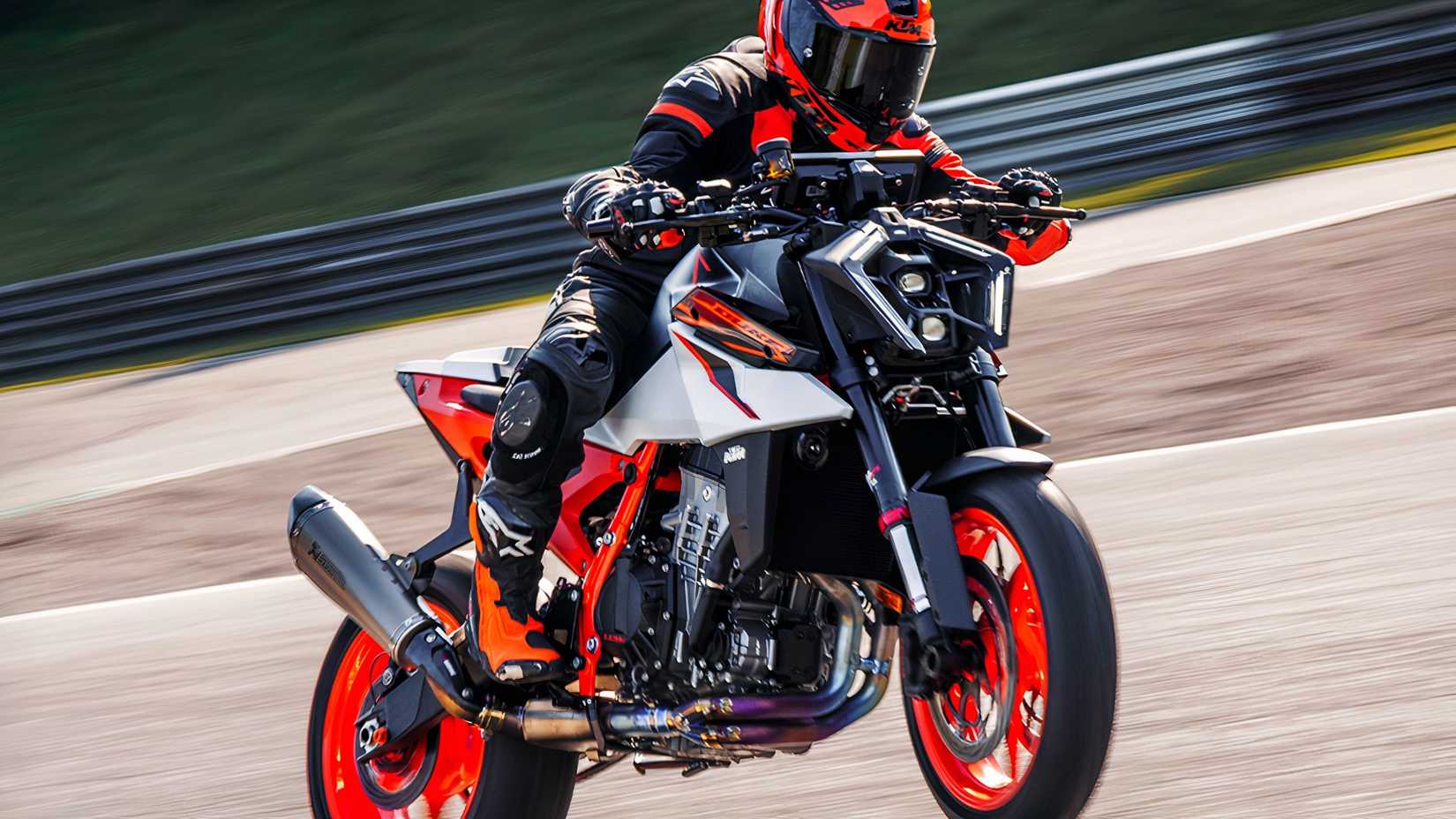 KTM 990 Duke R - Acelerando forte