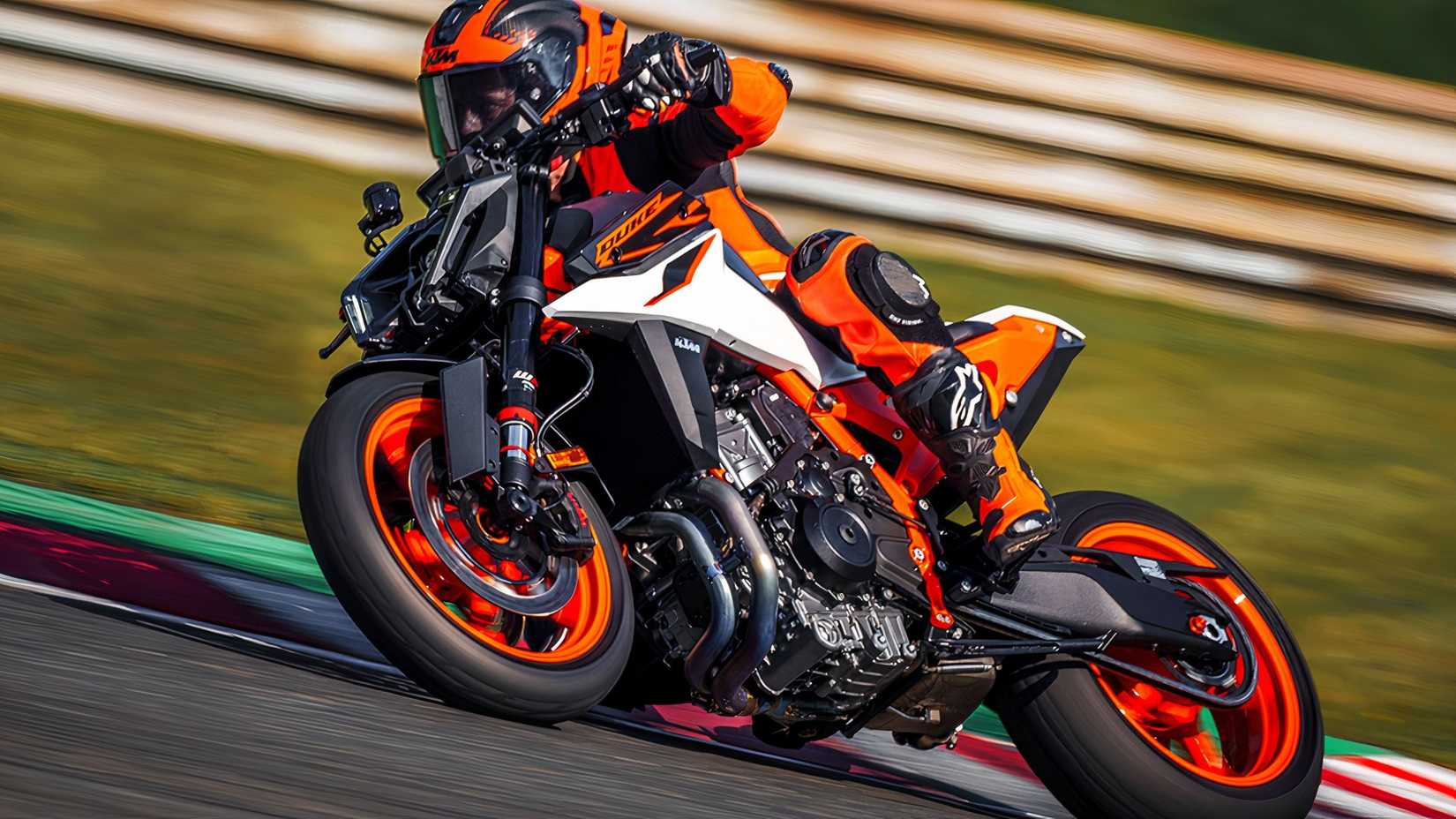 KTM 990 Duke R - curvas agressivas