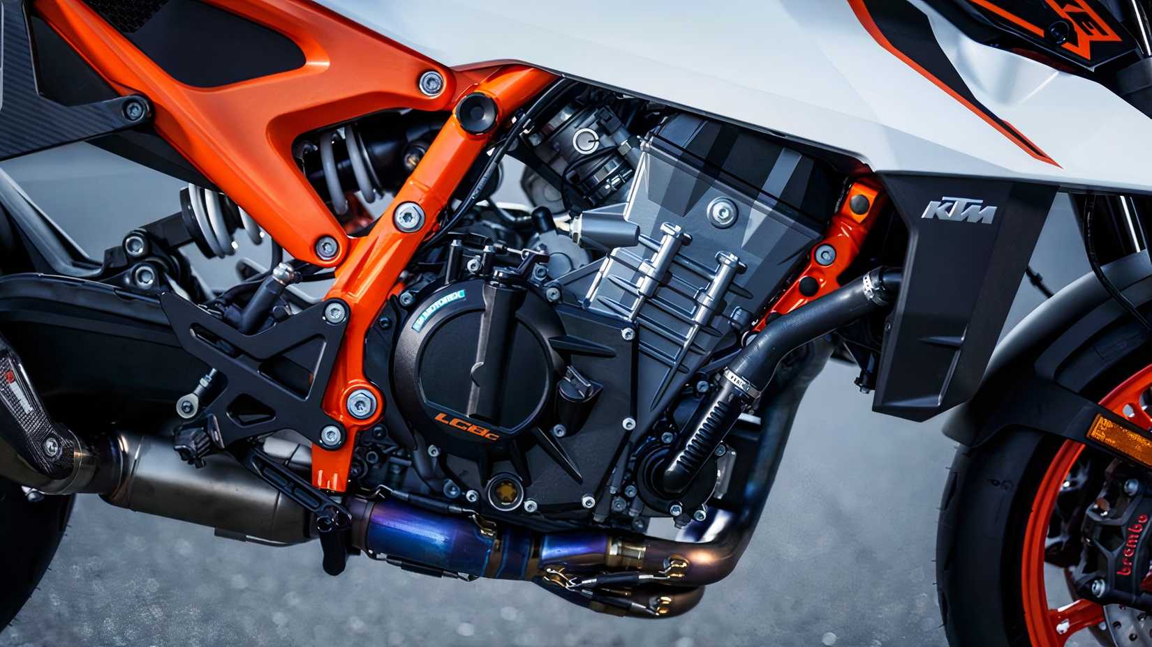 KTM 990 Duke R - detalhe do motor