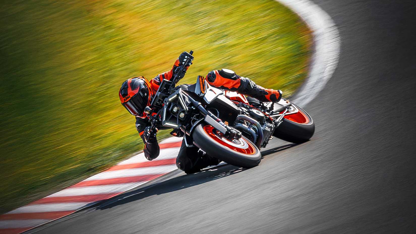 KTM 990 Duke R - curva acentuada à direita