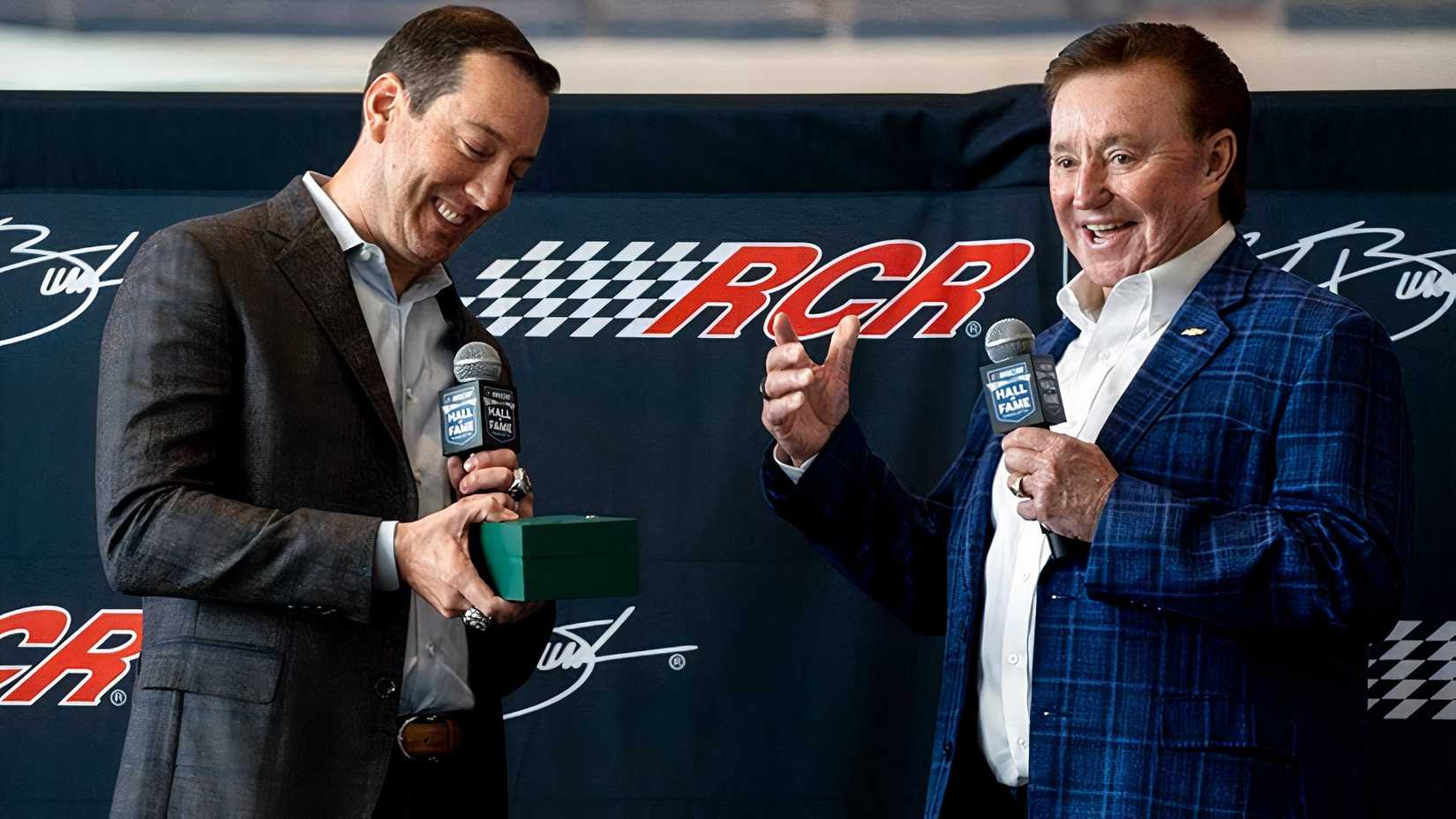 Kyle Busch aceita relógio