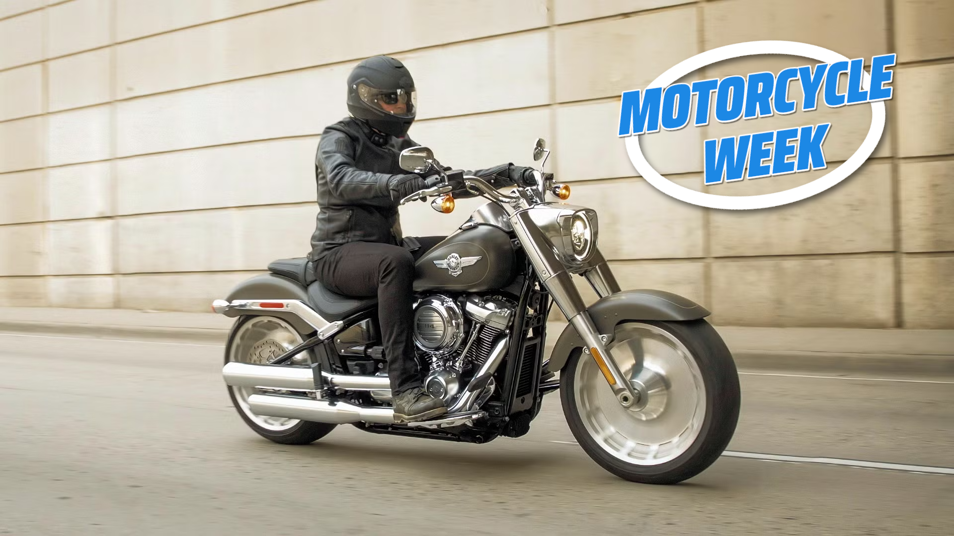 Harley-Davidson Fat Boy 2019 com emblema da Motorcycle Week