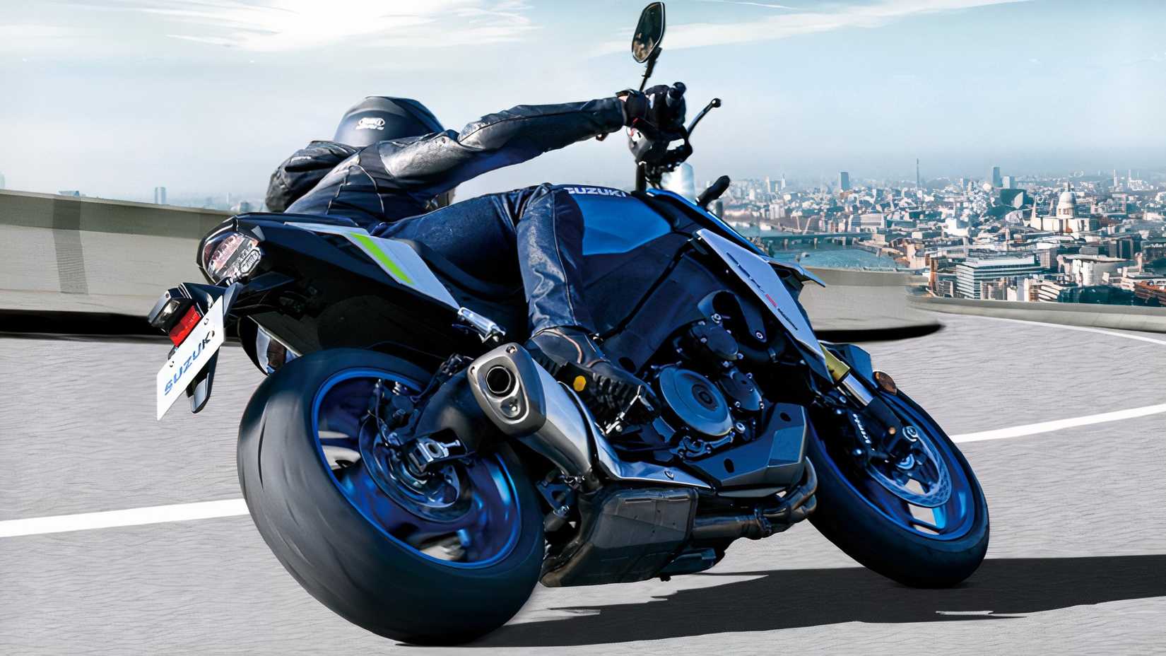 Suzuki GSX-S1000 curvando para a esquerda