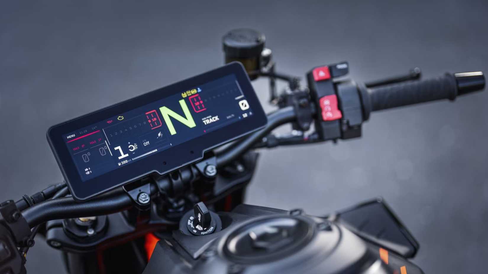2025 KTM 990 Duke R close-up do TFT
