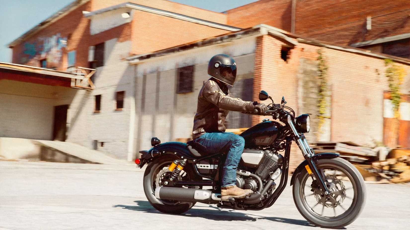 Yamaha Bolt R-Spec cruising down the road