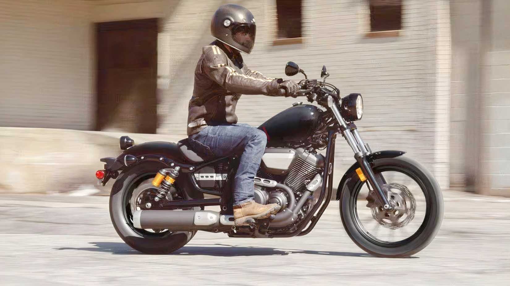 Yamaha Bolt R-Spec features comfortable, straightforward ergonomics