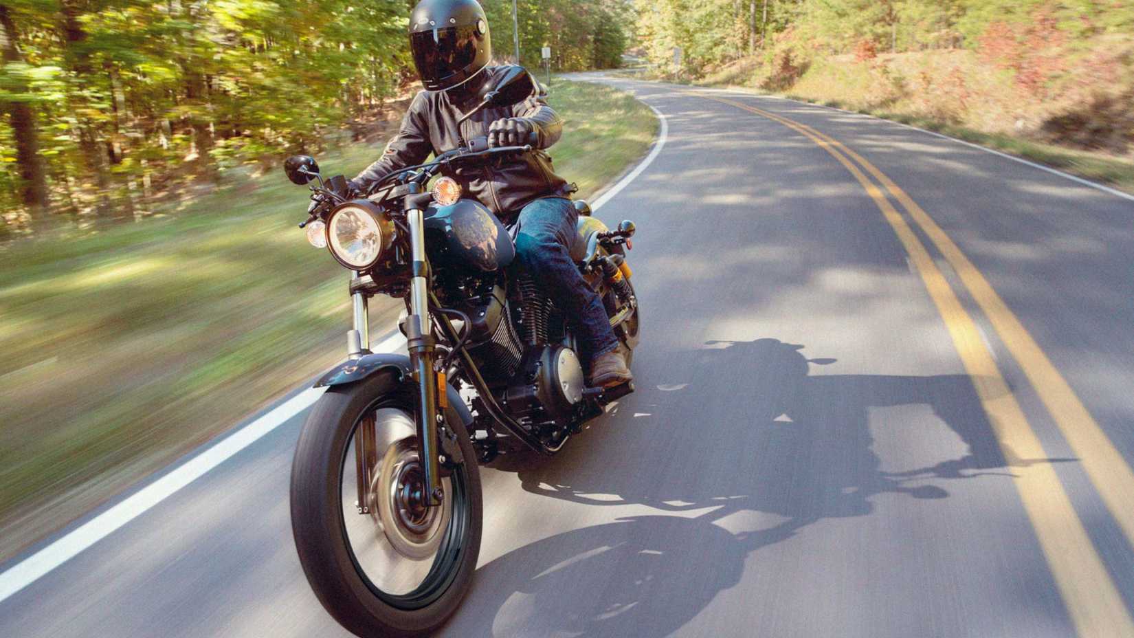 Yamaha Bolt R-Spec riding on twisty roads