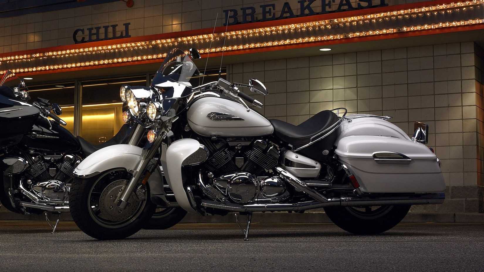 2009 Yamaha Royal Star Tour Deluxe in white side profile view