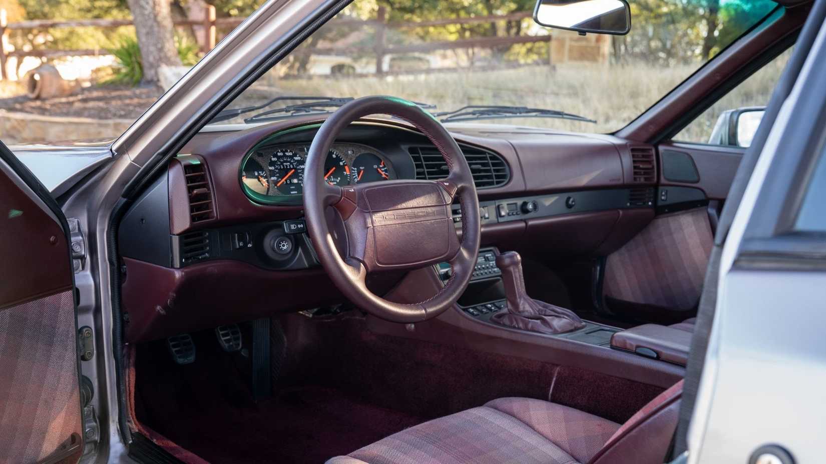 1988 Porsche 944 Turbo S interior-1
