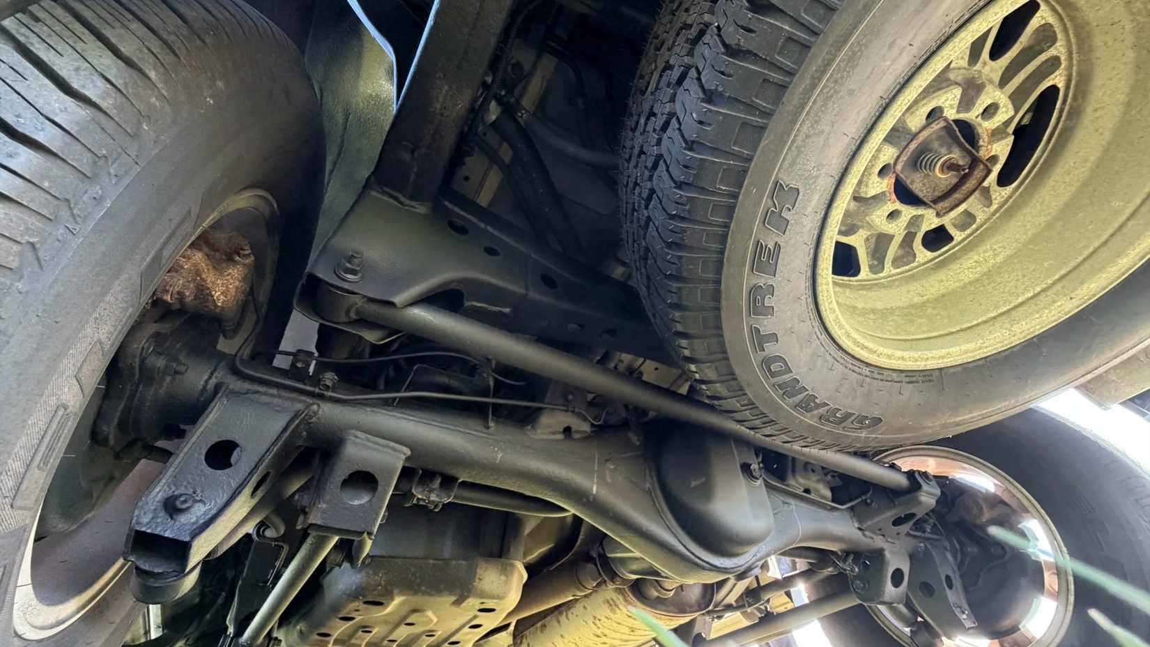 2003 Toyota Sequoia SR5 4×4 rear axle