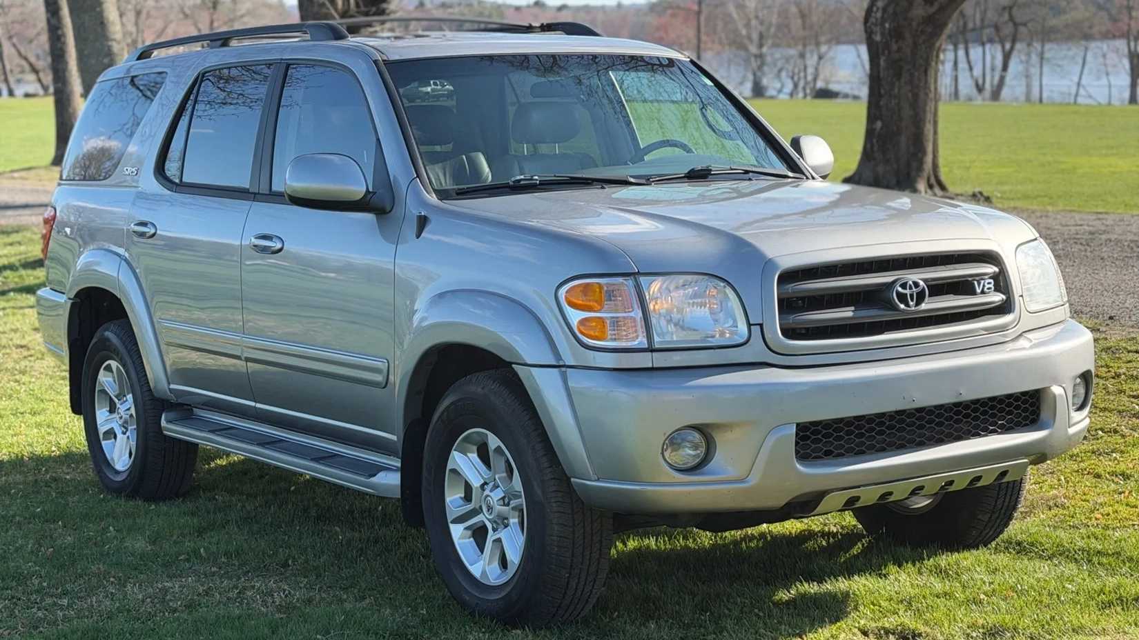 Silver 2003 Toyota Sequoia SR5 4×4 (3)