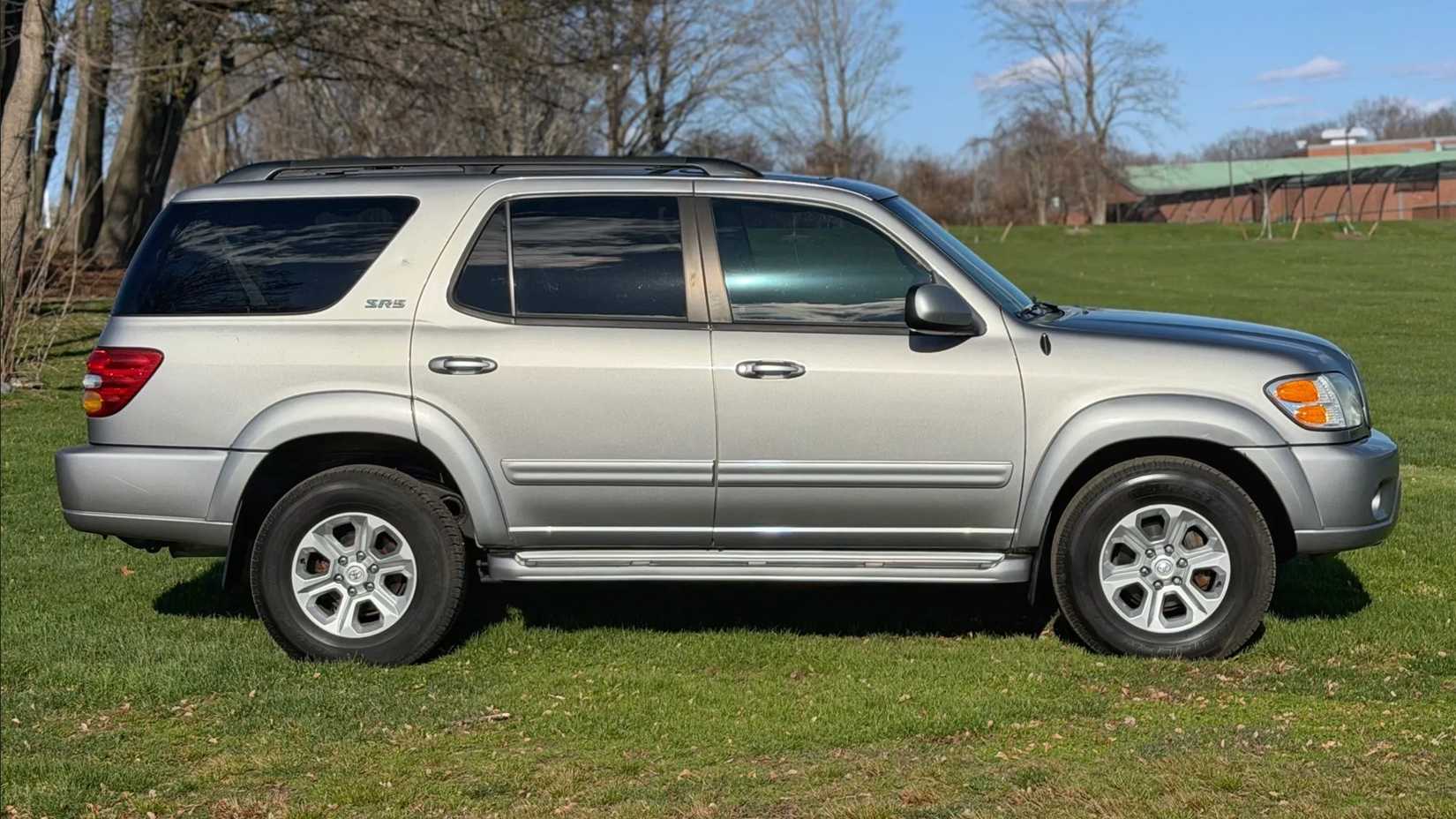 Silver 2003 Toyota Sequoia SR5 4×4 (4)