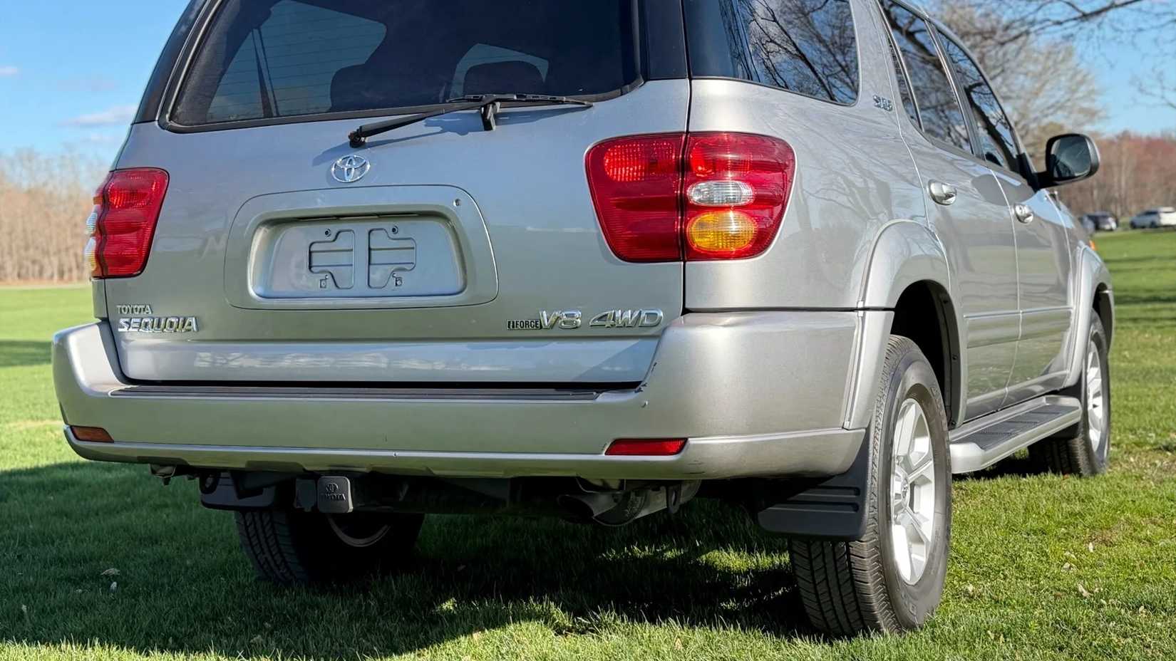 Silver 2003 Toyota Sequoia SR5 4×4 (5)