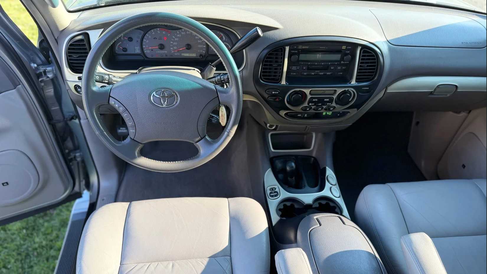2003 Toyota Sequoia SR5 4×4 steering wheel