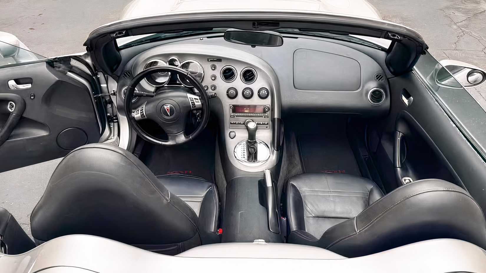 2007 Pontiac Solstice Interior shot showing dash