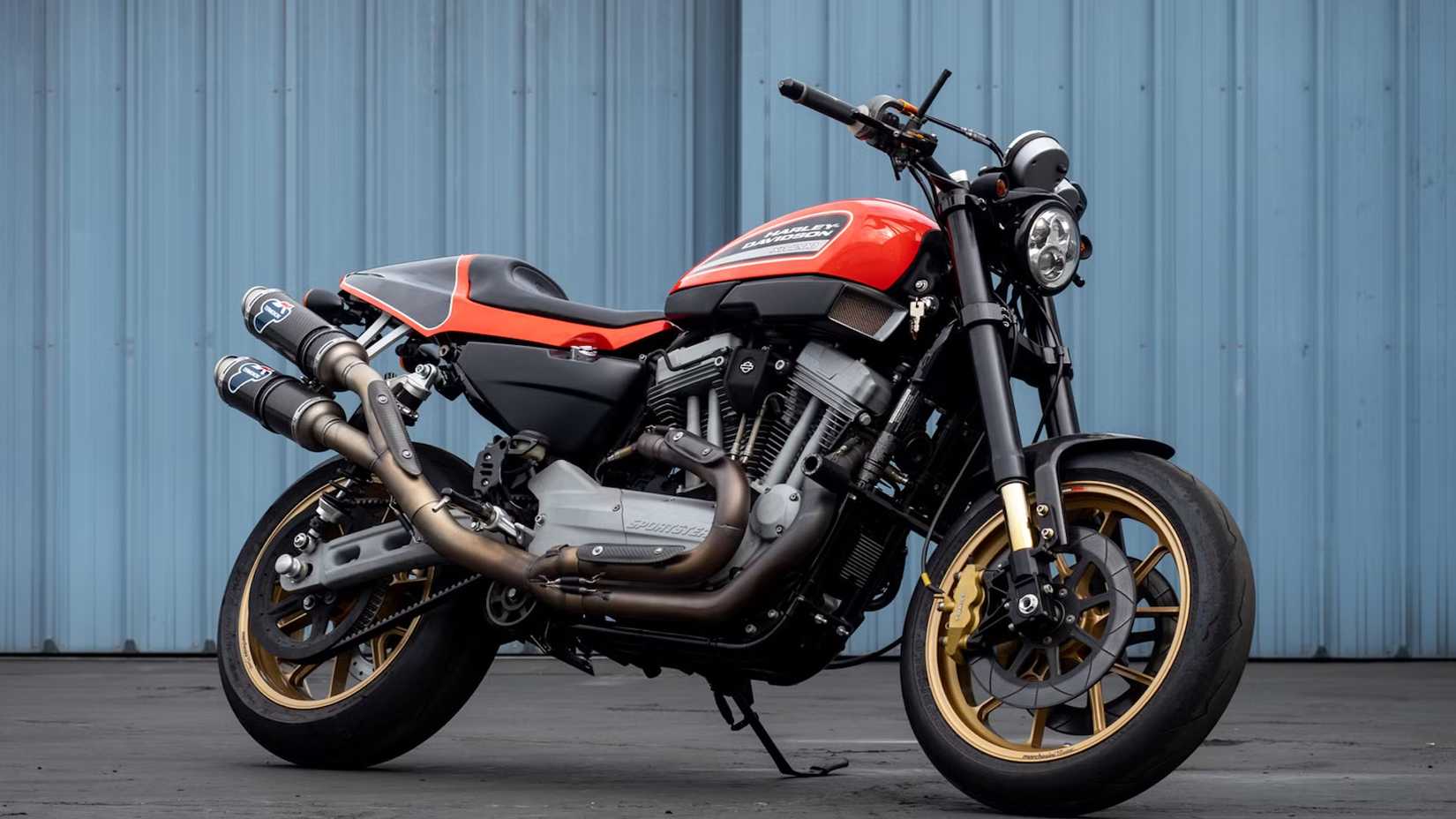 Foto estática do quarto frontal da Harley-Davidson XR1200 2009