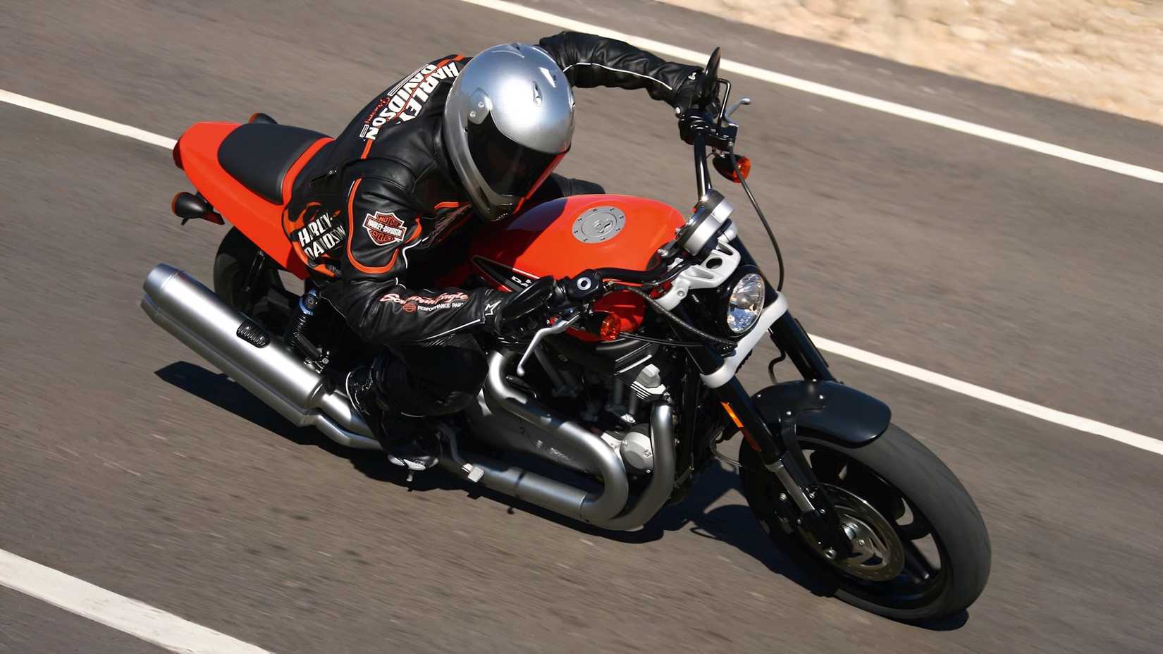 Piloto em uma Harley-Davidson XR1200 2009