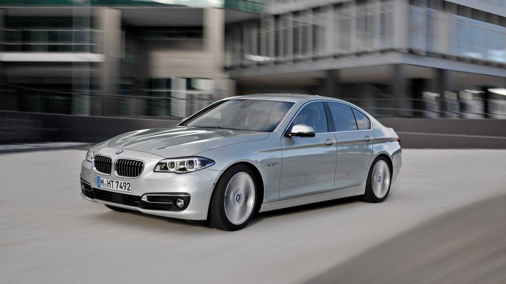 2014 BMW 550i xDrive front-quarter tracking