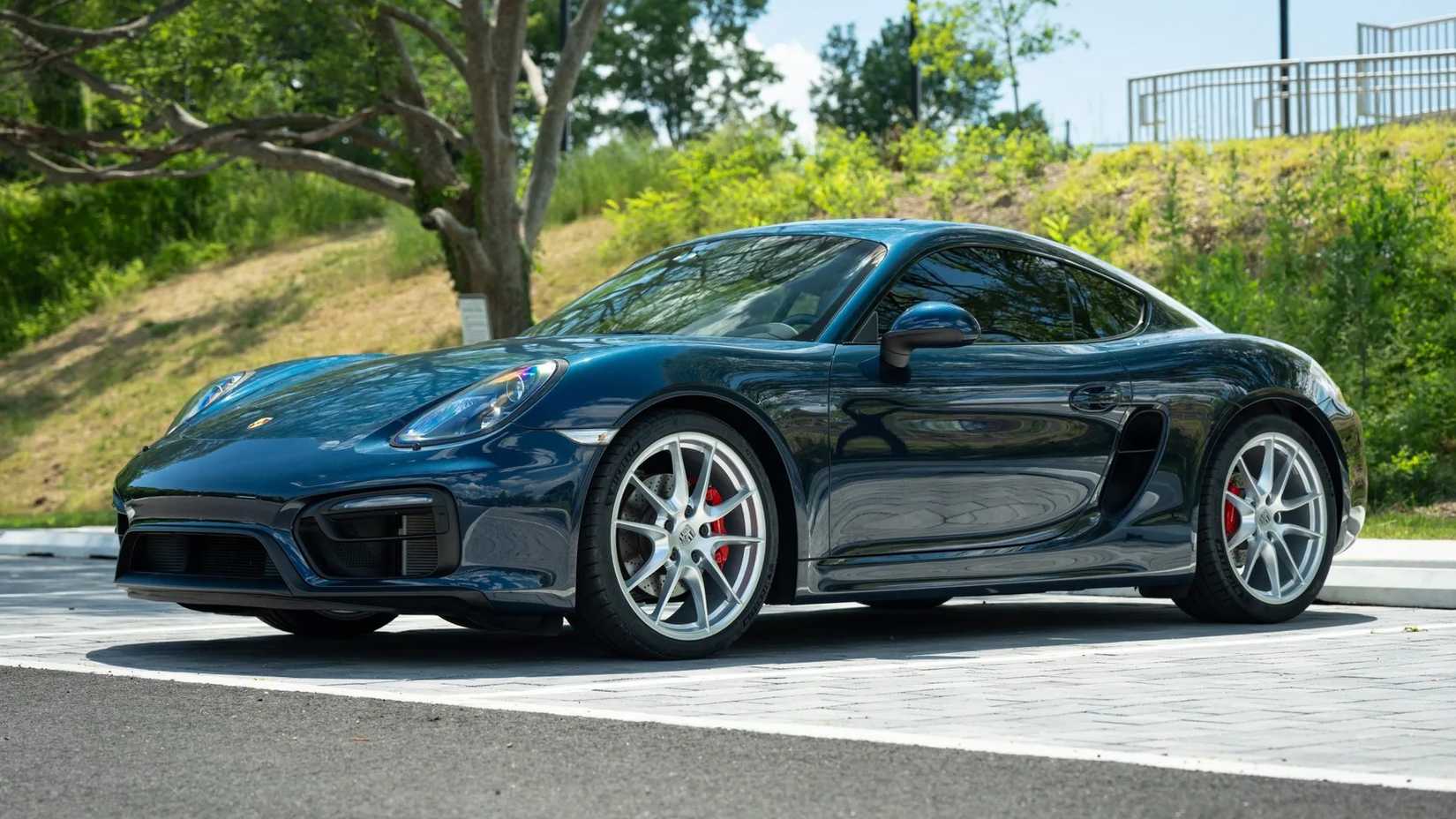Blue 2016 Porsche Cayman GTS (2)