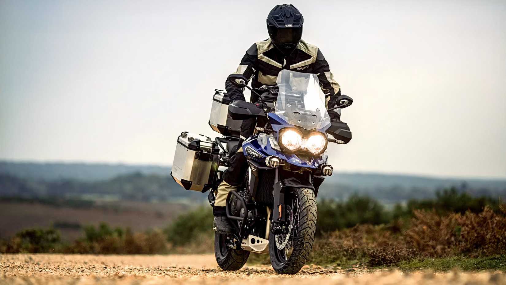 Foto de ação off-riding da Triumph Tiger Explorer 2017