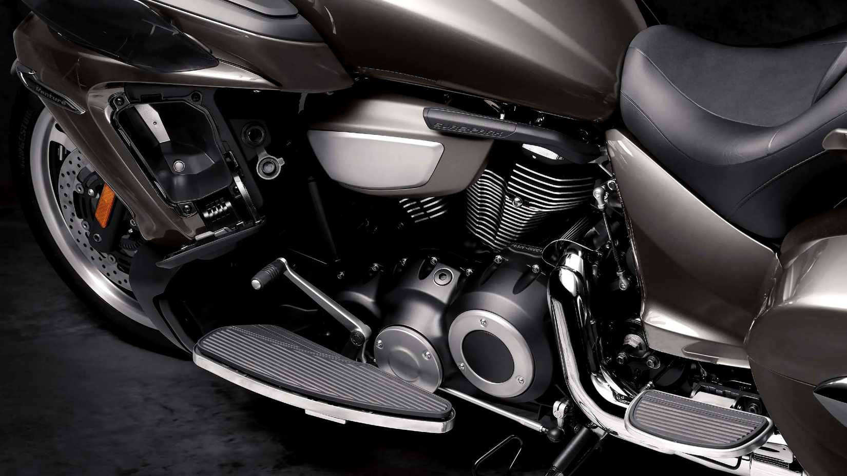 2020 Yamaha Star Venture Engine e piso de estúdio