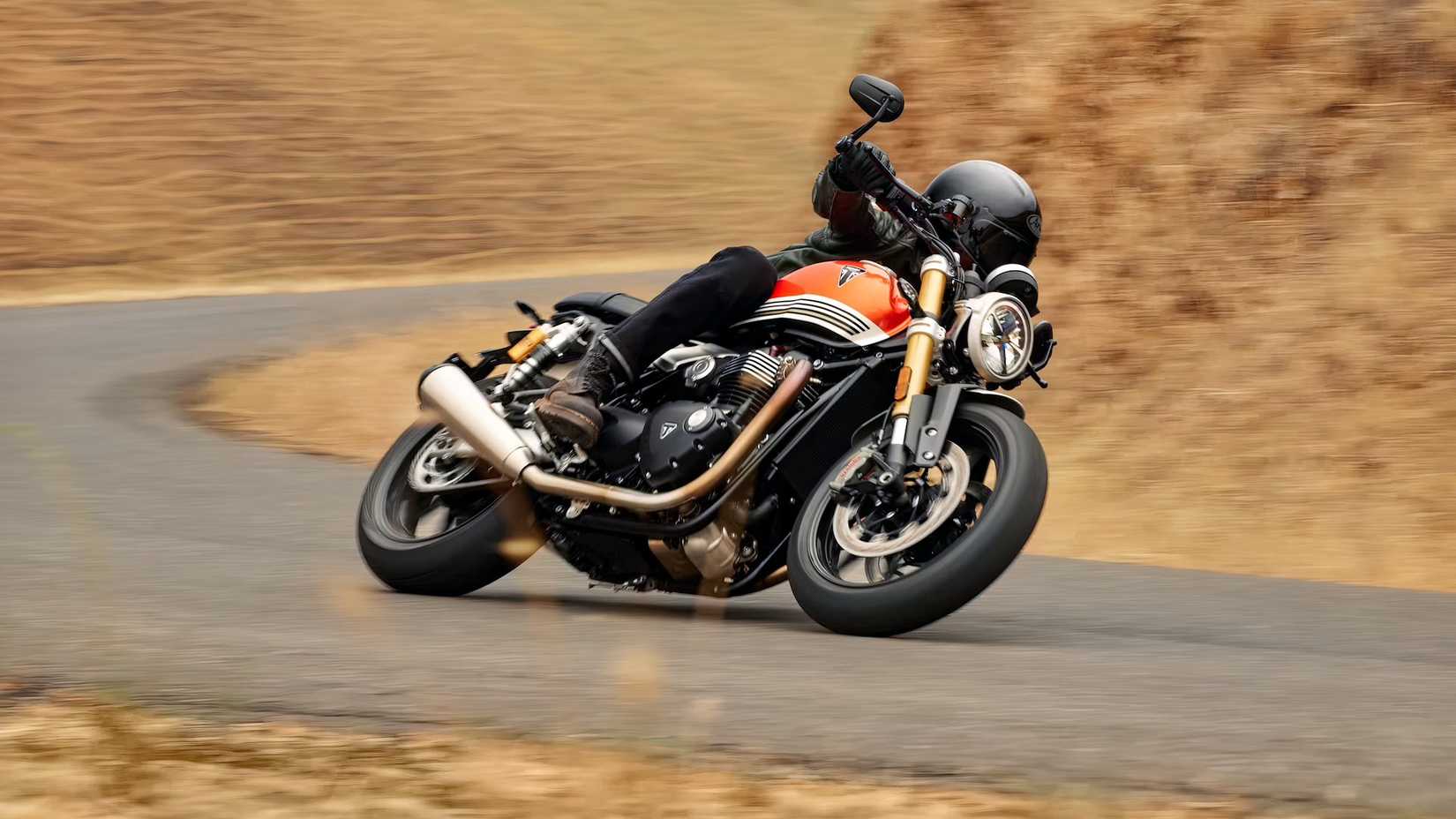 2025 Triumph Speed ​​Twin 1200 Action Shot
