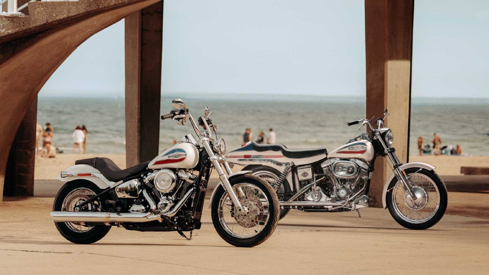 Harley-Davidson Super Glide 2026 estacionada com um FX Super Glide 1971