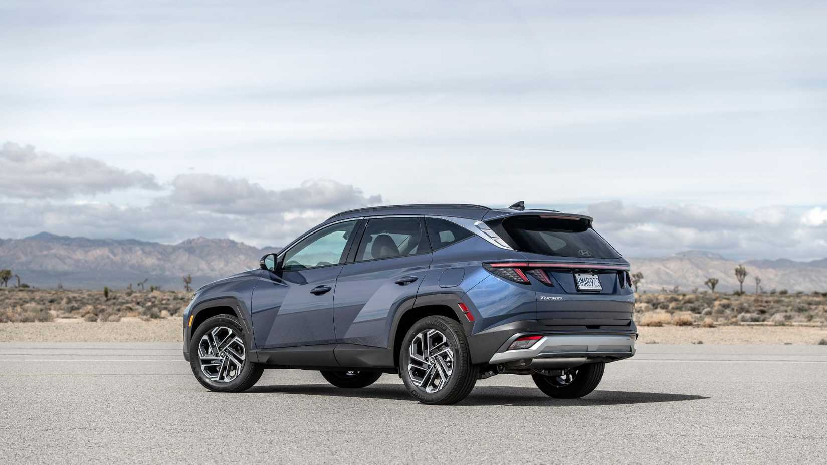 2026 Hyundai Tucson Híbrido traseiro 3/4