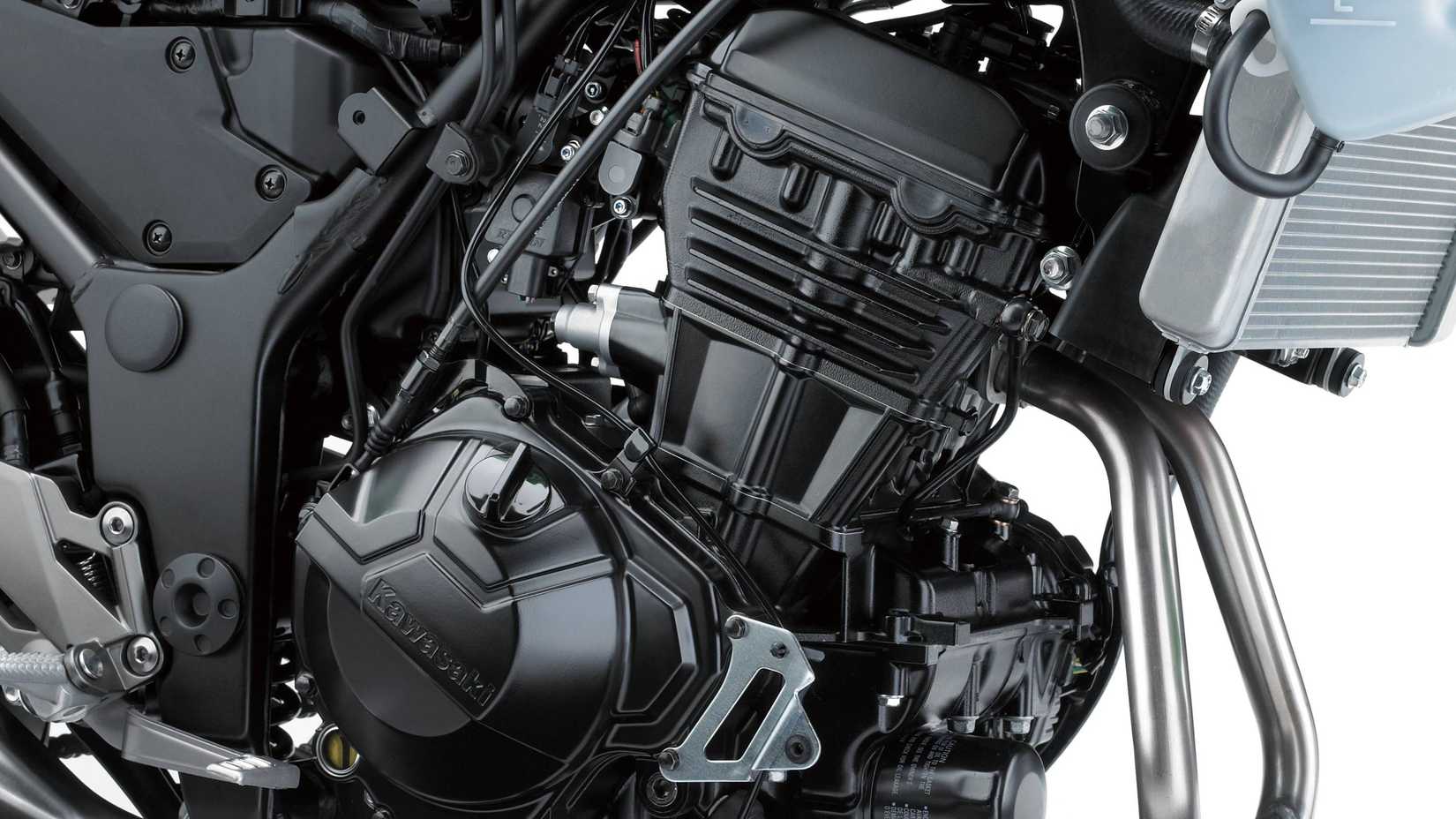 Close do motor Kawasaki Ninja 300 2026
