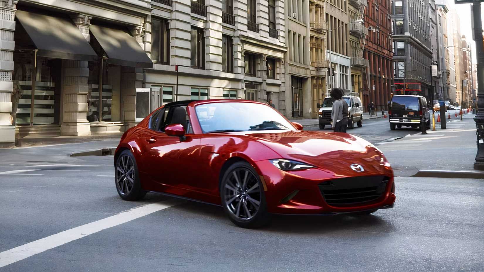 Foto frontal de um Mazda MX-5 Miata 2026 fazendo uma curva