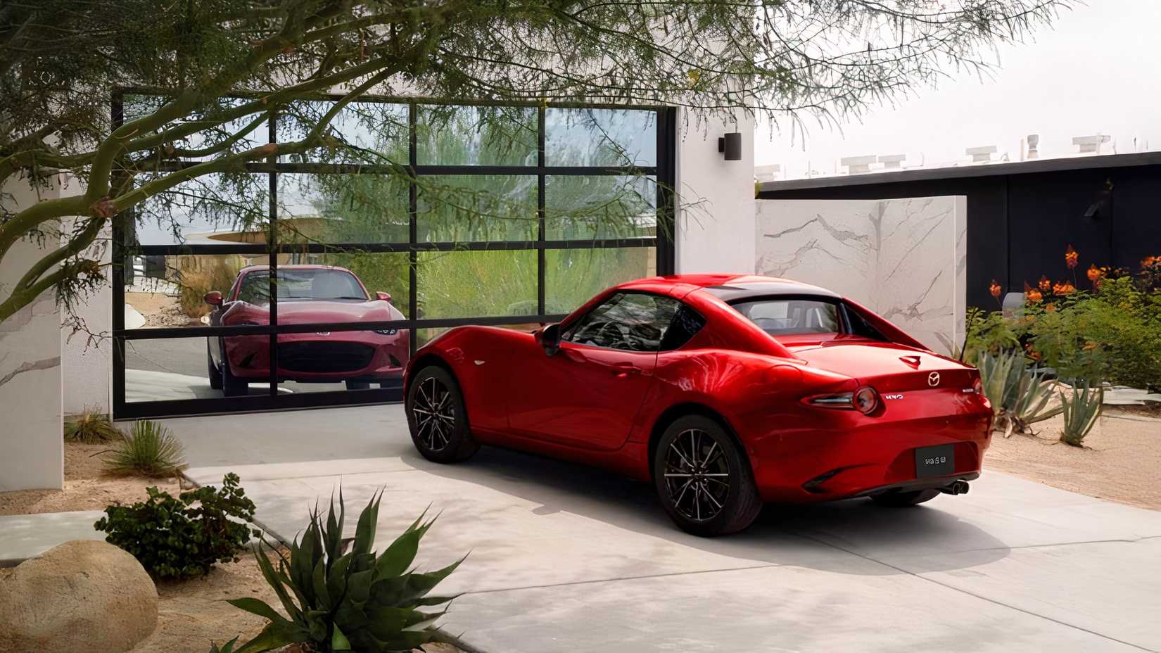 2026 Mazda MX-5 Miata traseiro 3/4 tiro estacionado