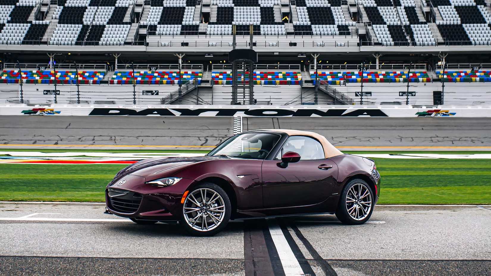 2026 Mazda MX-5 Miata posou em Daytona