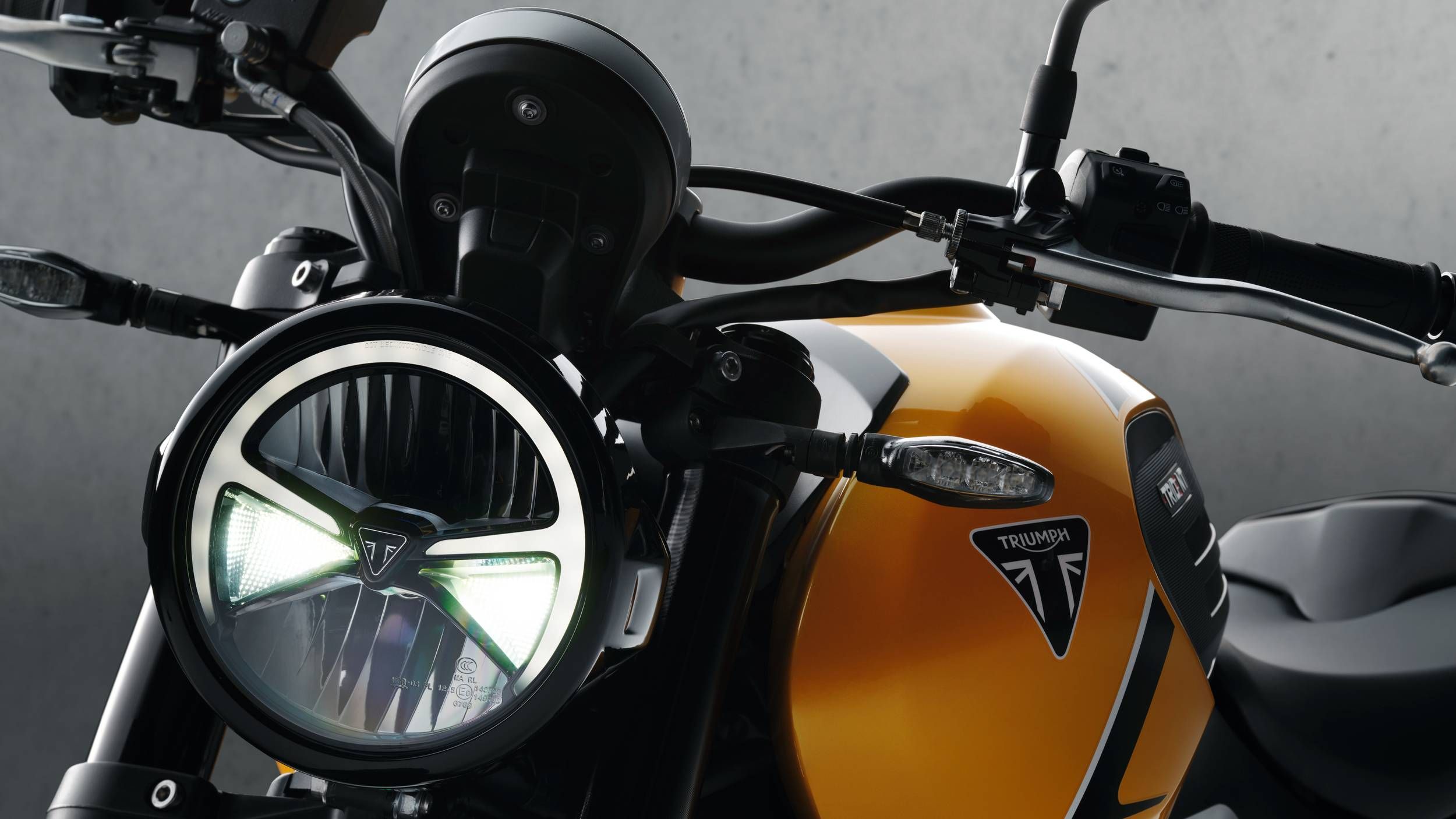 가격 면에서 혼다 CB650R을 정면으로 겨냥한 영국의 신형 네이키드 바이크