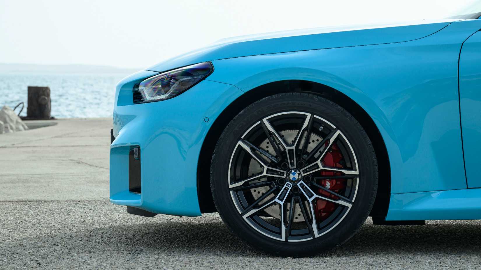 Imagem lateral da dianteira do BMW M2 xDrive 6 2027