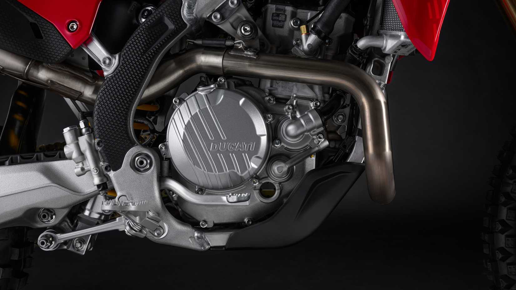 Uma foto detalhada do motor da Ducati Desmo450 EDS 2027