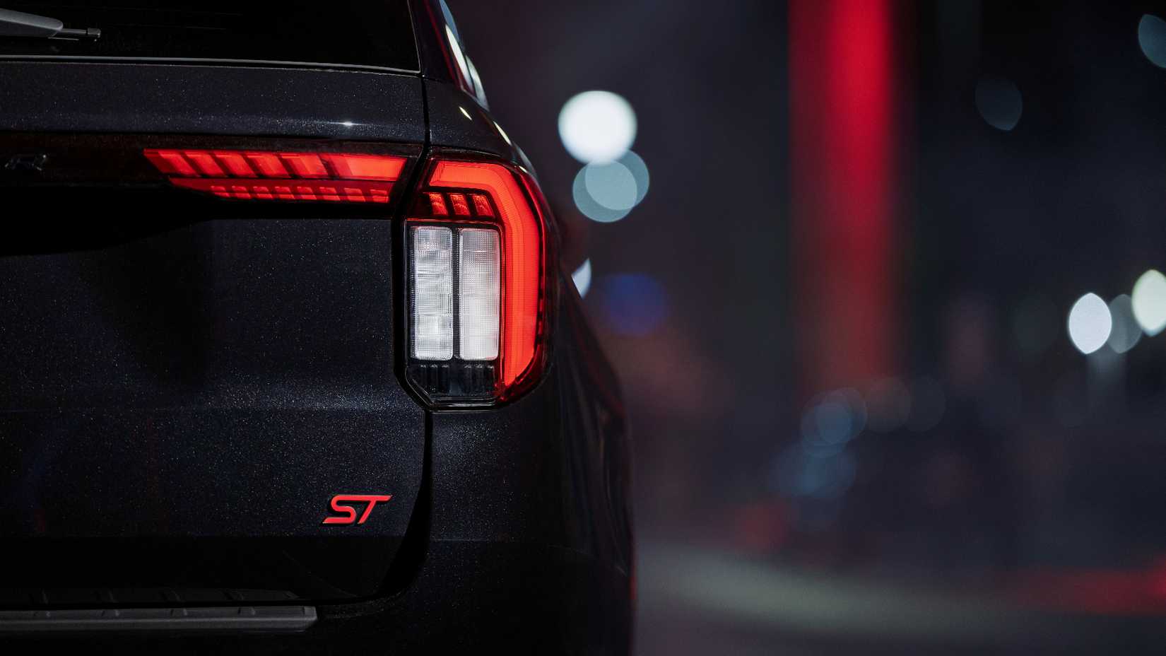 Imagem detalhada da luz traseira do Ford Explorer Sinister Package 2027