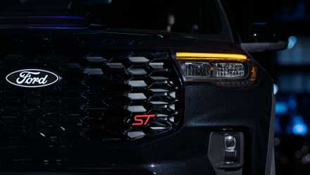 Imagem detalhada do painel frontal do Ford Explorer Sinister Package 2027