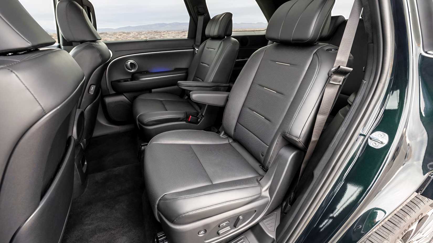 Um Hyundai Palisade Hybrid mostra seu banco traseiro