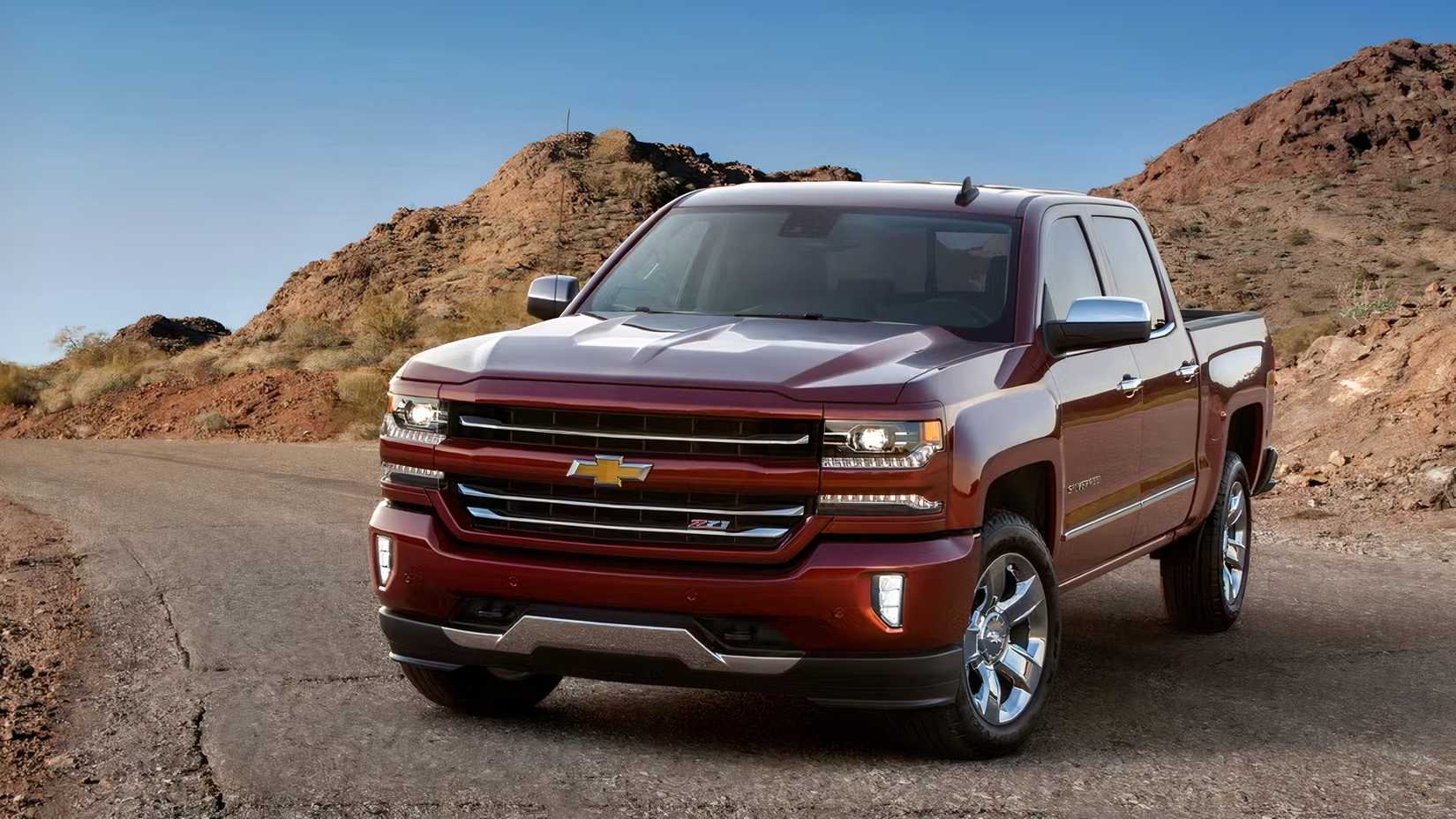 Front 3/4 shot of 2018 Chevrolet Silverado 1500 parked off-road
