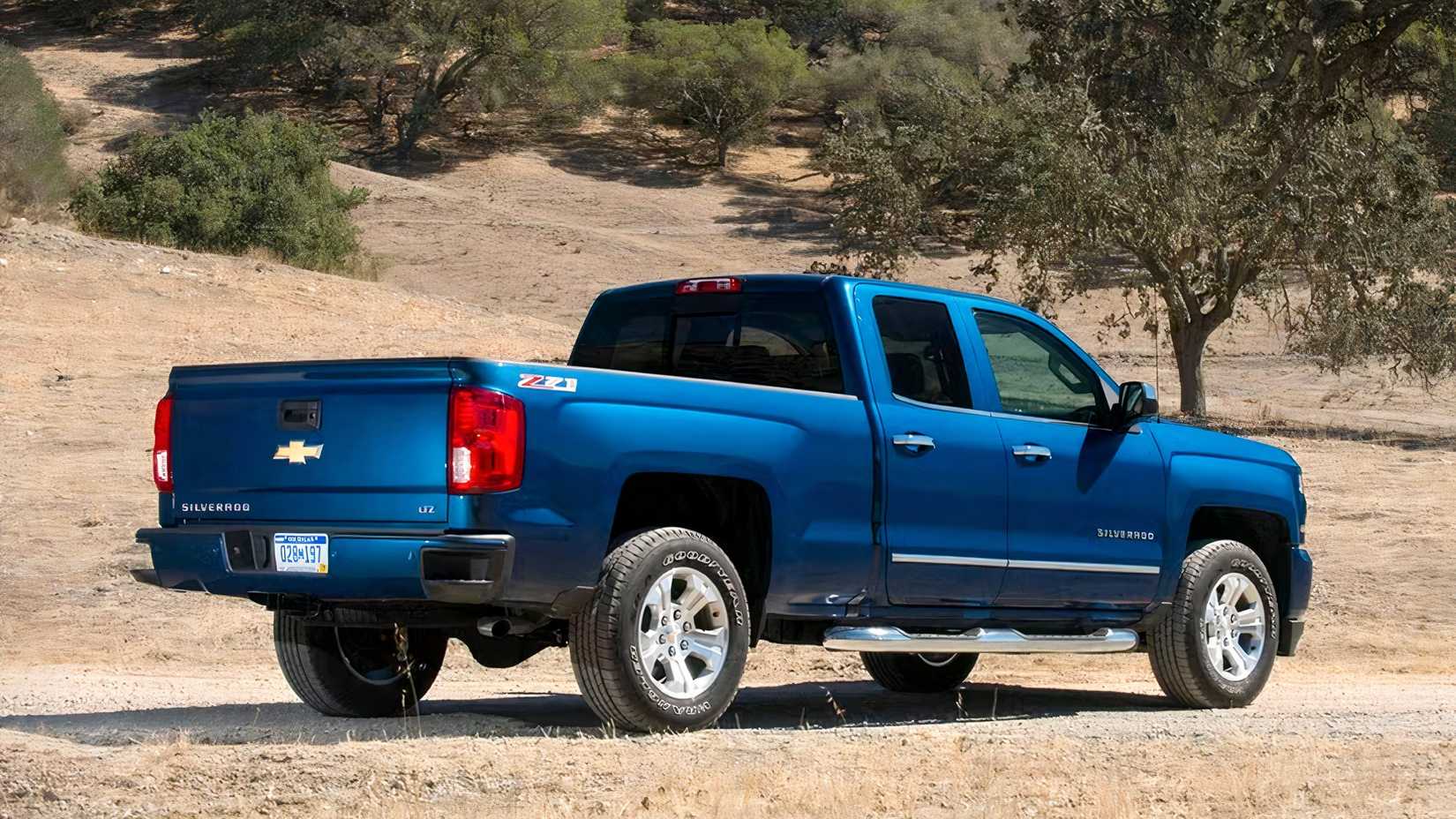 Rear 3/4 shot of 2018 Chevrolet Silverado 1500 parked off-road