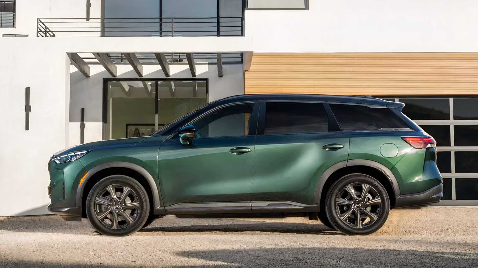 Profile shot of 2026 Infiniti QX60 parked