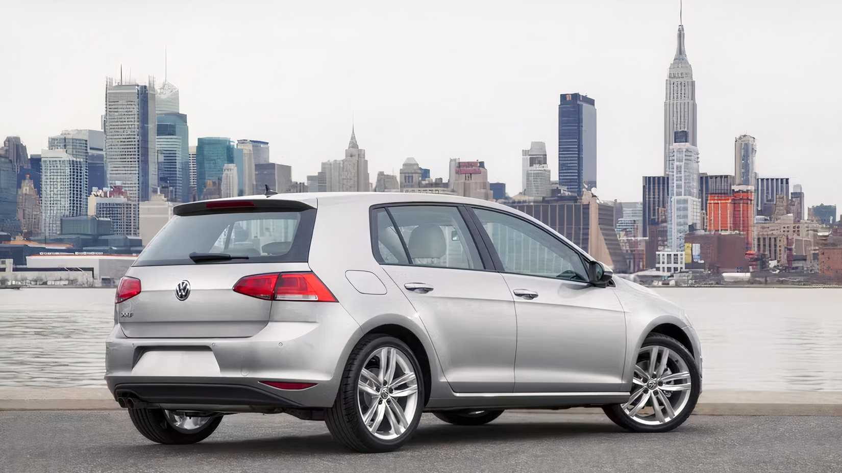 2017 Volkswagen Golf rear 3/4